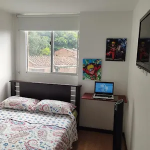 Apartamento Habitacion En Apartamento Familiar, Medellín
